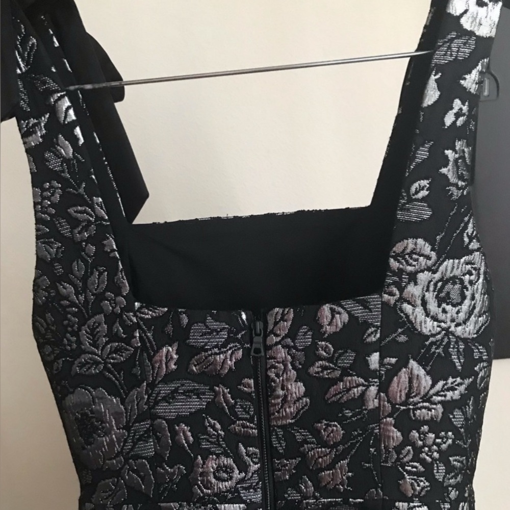 NWOT Alice + Olivia Maryann Metallic Jacquard Bow Tie Shoulder Dress 0 - Picture 11 of 16